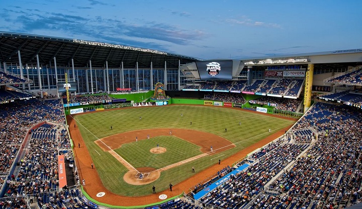 Marlins Park looked great with the roof open last night. : r/Miami